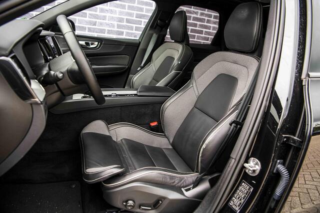 Volvo XC60 2.0 T6 Plug-in hybrid AWD Ultra Black Edition | Trekhaak | Adaptieve Cruise Control | Panoramadak | Harman Kardon Audio | Parkeercamera | Stoel-/Stuurverwarming | Dodehoek Detectie |