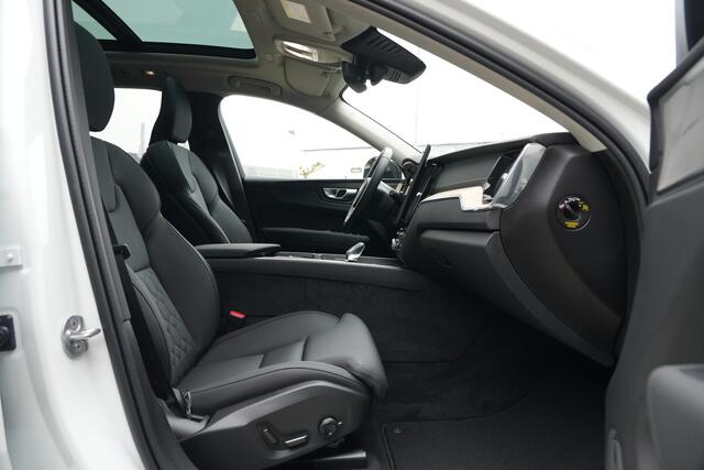 Volvo XC60 2.0 T8 Plug-in hybrid AWD Ultra Dark 455pk Panoramadak/Luchtvering/Trekhaak