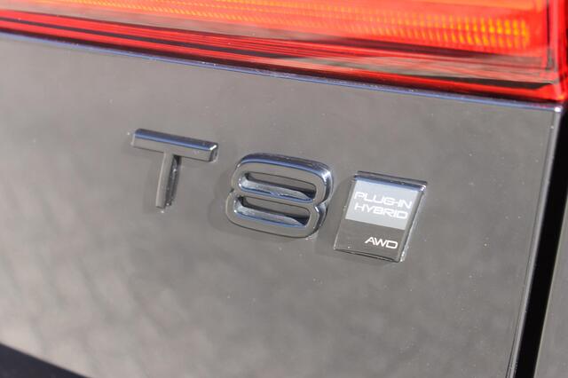 Volvo XC60 T8 455PK Automaat AWD Plus Black Edition Panoramisch schuif-kanteldak / Google infotainment / Adaptieve cruise control / 21" lichtmetalen velgen / Parkeersensoren voor en achter met camera