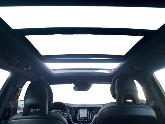 Volvo XC60 2.0 T5 R-Design | TREKHAAK | PANO | EERSTE EIGENAAR | NL-AUTO | DEALER ONDERHOUDEN |