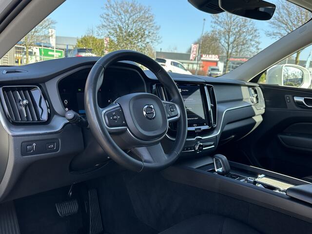 Volvo XC60 2.0 B5 Momentum Business | Trekhaak | 21" velgen | Camera | ACC