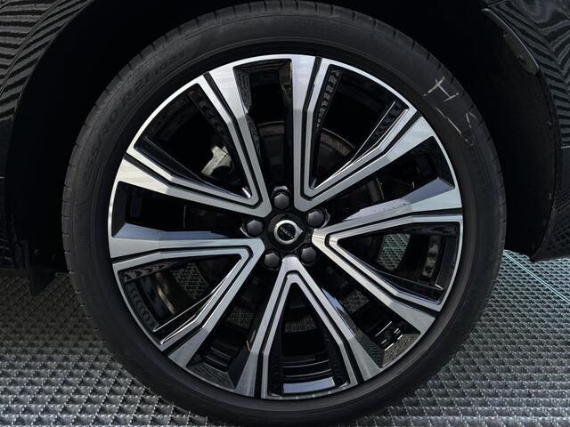 Volvo XC60 2.0 T6 Plug-in hybrid AWD Ultra Bright / Luchtvering / Trekhaak / Pano. dak / Massage stoelen / Elek. verstelbare stoelen / Geventileerde en verwarmde stoelen / Harman Kardon / 360 camera /