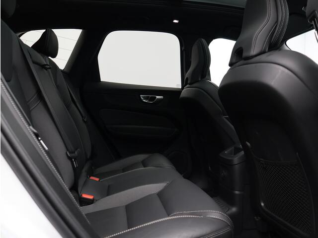 Volvo XC60 T6 AWD Plug-in hybrid Ultra Dark / Head up displ. / Harman Kardon / Stoel+stuur+achterbankverwarming