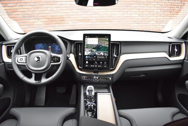 Volvo XC60 T6 350PK Plug-in hybrid AWD Plus Bright | Luchtvering | Head-Up Display | Trekhaak |