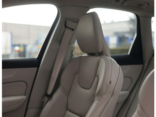 Volvo XC60 T8 AWD Ultra Dark | Direct rijden! - Trekhaak - Pano