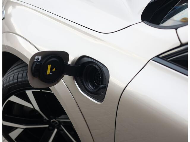 Volvo XC60 T8 AWD Ultra Dark | Direct rijden! - Trekhaak - Pano