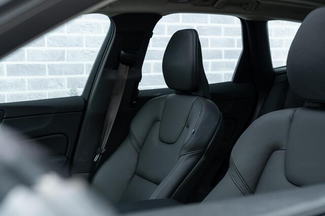 Volvo XC60 T6 Plug-in hybrid AWD Plus Bright | Luchtvering | Trekhaak 2250 kg | 360° Camera | Harman Kardon Audio | Full-LED Koplampen | Elektrisch Verstelbare Voorstoelen | Stoel-/Stuurverwarming |