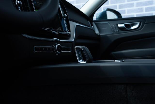 Volvo XC60 T6 Plug-in hybrid AWD Plus Bright | Luchtvering | Trekhaak 2250 kg | 360° Camera | Harman Kardon Audio | Full-LED Koplampen | Elektrisch Verstelbare Voorstoelen | Stoel-/Stuurverwarming |