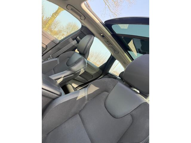 Volvo XC60 2.0 Recharge T6 AWD Business Pro | Plug-in Hybrid (PHEV) | Trekhaak | Panoramadak | Stoelverwarming | Achteruitrijcamera | Elektrische Achterklep | Keyless Entry | Cruise Control Adaptief | Navigatie | Android Auto | Apple Carplay