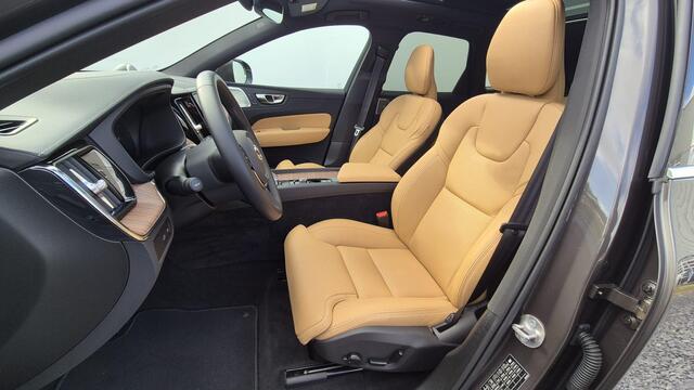 Volvo XC60 2.0 T6 Phev AWD Ultra Bright Panorama Dak - 20" Wielen - Bowers &Wilkins Audio - 360 Cam - Alarm - Climate - Privacy Glass - RC20 Interieur - 2250 KG Trekkracht - Power seats met memory - Full led koplampen -Donkere hemel - Massage stoelen