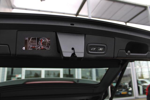 Volvo XC60 T8 Twin Engine AWD Momentum Pro Luchtvering | Schuif/kantel dak | Trekhaak | Verw. Stoel & Stuurwiel | BLIS | H&K audio |