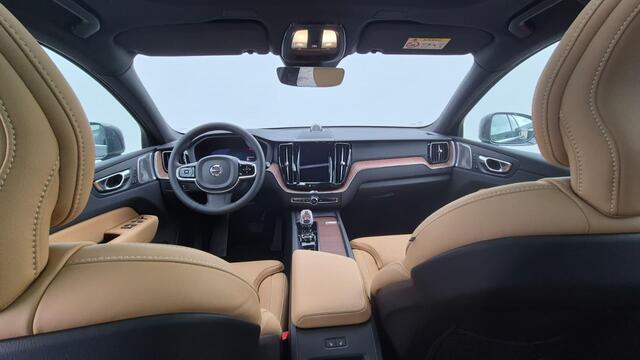Volvo XC60 2.0 T6 Phev AWD Ultra Bright Luchtvering - 21" Wielen - Panorama dak - Lighting -Head up - Bowers &Wilkins Audio - 360 Cam - Alarm - Climate - Privacy Glass - RC20 Interieur - Power seats met memory - Full led koplampen -Donkere hemel - Geluidsisolerend 