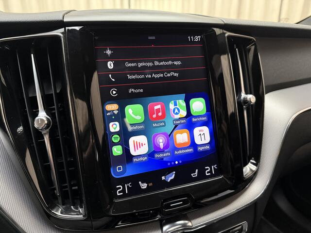 Volvo XC60 2.0 D5 AWD R-Design Panoramadak / Adapt. Cruise / Camera / Elek. Trekhaak / Leder / BLIS / Stoelverwarming / LED / 19'' LMV