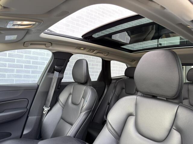 Volvo XC60 2.0 T6 Plug-in hybrid AWD Inscription Expression | Adaptieve Cruise Control | Panoramadak | Trekhaak | Harman Kardon Audio | Stoel-/Stuurverwarming | Parkeercamera | Standkachel |