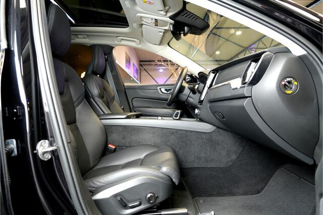 Volvo XC60 2.0 T6 AWD 293kW/399pk Aut8 Ultimate Bright PANORAMADAK + HARMAN/KARDON + PILOT ASSIST + EL.TREKHAAK + GOOGLE MAPS&SERVICES + 360 CAMERA + KEYLESS ENTRY&GO + LANE ASSIST + MATRIX LED + STOEL-&STUURVERWARMING + PARKSENSOREN V&A + 20" LM-VELGEN!!
