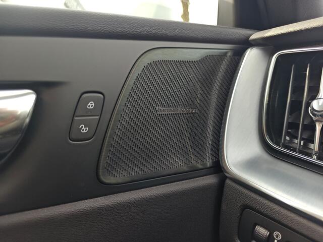 Volvo XC60 T8 Twin Engine AWD Momentum | Rijklaarprijs | Pano dak | Leer |