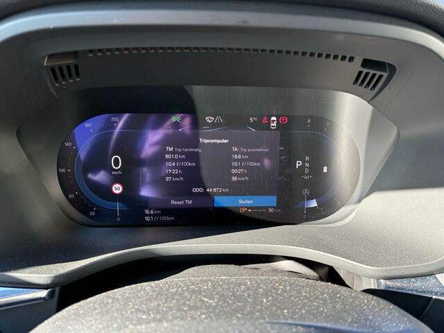Volvo XC60 2.0 B5 R-Design | Harman Kardon Audio | Panoramadak | Head-up Display | Trekhaak | Achteruitrijcamera | Standkachel | BLIS | Navigatie | Apple Carplay | Android Auto | Sportstoelen | Elektrisch Verstelbare Voorstoelen | Stoelverwarming