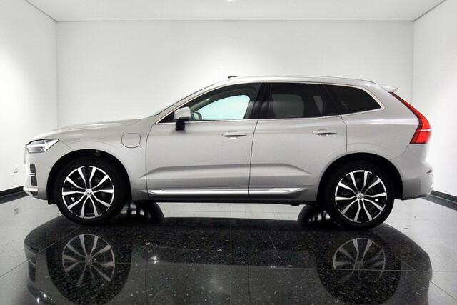 Volvo XC60 2.0 T8 AWD 335kW/456pk Plug-in hybrid Plus Bright PANORAMADAK + HARMAN/KARDON + EL.TREKHAAK + ADAPT.CRUISE + PILOT ASSIST + BLIS + HEAD-UP DISPLAY + STOEL-&STUURVERWARMING + 360 CAMERA + HEAD-UP DISPLAY + PARKSENSOREN V&A + 20" LM-VELGEN!!
