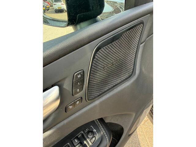 Volvo XC60 Recharge T6 AWD R-Design | Navigatie | Schuif-/Kanteldak | Head-Up Display | 360 Camera | Trekhaak | Adaptieve Cruise Control | Harman Kardon Audio | Stoel-/Stuurverwarming | Gelamineerd Glas Rondom | Park Assist | Memory | Elek. Stoelen | Zitverlenging |