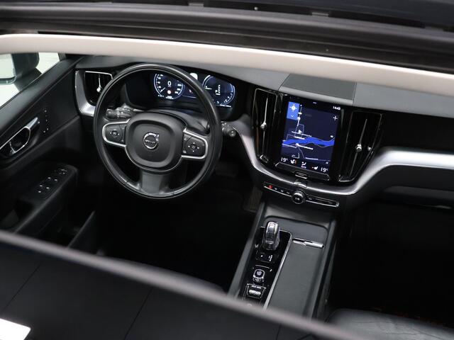 Volvo XC60 2.0 T8 Twin Engine AWD Momentum [SCHUIFKANTELDAK, APPLE CARPLAY, ANDROID, ELEKTRISCH VERSTELBARE STOELEN, STUURVERWARMING, STOELVERWARMING, VOL LEDER, CRUISE, CLIMATE, NIEUWSTAAT]