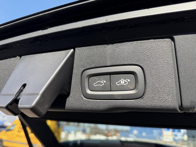 Volvo XC60 2.0 T8 Plug-in hybrid AWD Ultra Dark 360 l stoel verwarming l 455pk