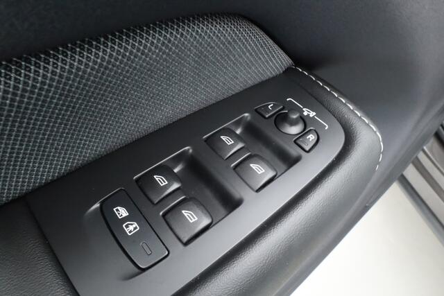 Volvo XC60 2.0 T6 Plug-in hybrid AWD Plus Dark | Pano | Pilot Assist | Head-up | 360cam | Keyless | Harman Kardon | Stoel- Stuurverw. |