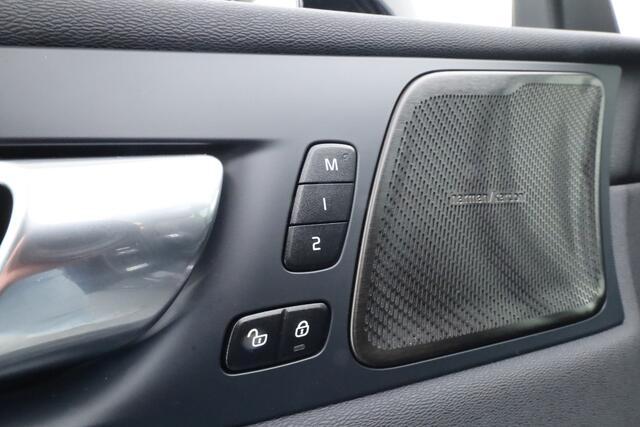 Volvo XC60 2.0 T6 Plug-in hybrid AWD Plus Dark | Pano | Pilot Assist | Head-up | 360cam | Keyless | Harman Kardon | Stoel- Stuurverw. |