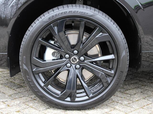 Volvo XC60 2.0 T6 Plug-in hybrid AWD Plus Black Edition Automaat / Privacy Glass / 21" velgen / Trekhaak / MY26