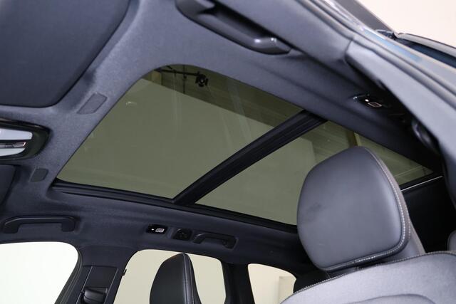 Volvo XC60 T8 Recharge AWD Plus Dark - Luchtvering - Panorama/schuifdak - IntelliSafe Assist & Surround - 360º Camera - Harman/Kardon audio - Adaptieve LED koplampen - Verwarmde voorstoelen, stuur & achterbank - Parkeersensoren voor & achter - Elektr. bedienb. voors