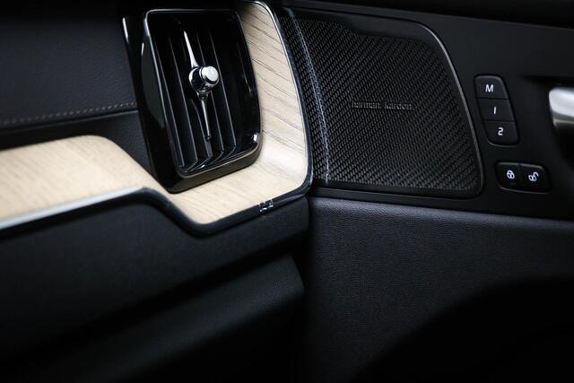 Volvo XC60 2.0 T6 Plug-in hybrid AWD Ultra Bright | PANORAMADAK | STUURVERWARMING | DAB | APPLE | 360 CAMERA