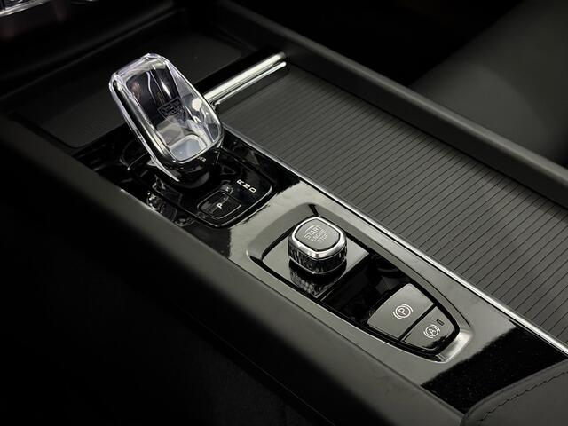 Volvo XC60 2.0 T6 Plug-in hybrid AWD Ultra Black Edition Facelift Panoramadak, Harman/Kardon, Luchtvering, Elektrische trekhaak, 360 Camera, Memory stoelen, Head-up display, 1 jaar garantie