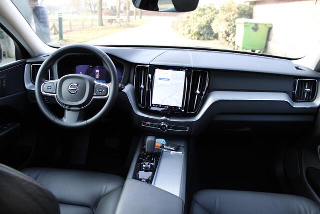 Volvo XC60 2.0 T6 PHEV hybrid AWD Core Bright LONG RANGE LEER PANO 49000KM!!!