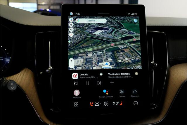 Volvo XC60 2.0 T8 AWD 335kW/456pk Aut8 Plug-in hybrid Ultra Dark PANORAMADAK + HARMAN/KARDON + EL.TREKHAAK + STOELMASSAGE&-KOELING + ADAPT.CRUISE + GOOGLE DASH + HEAD-UP + LANE ASSIST + STOEL-&STUURVERWARMING + 360 CAMERA + PARKSENSOREN V&A + 20" LM-VELGEN!!