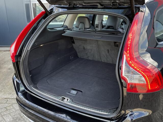 Volvo XC60 2.0 T5 FWD Polar+ Automaat - Navigatie - Stoelverwarming - Lederen bekleding