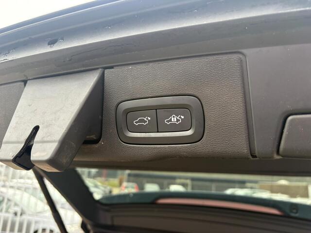 Volvo XC60 2.0 T8 Plug-in hybrid AWD Inscription | Google | Harman Kardon audio | Trekhaak | Dealeronderhouden | Elektrische stoelverstelling | Stoel- en stuurverwarming | Adaptive cruise control | Navigatie | Apple Carplay / Android Auto | Lederen bekleding |