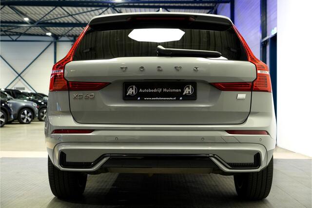 Volvo XC60 2.0 T6 AWD Recharge 293kW/399pk Aut8 Ultra Dark BOWERS&WILKINS + EL.TREKHAAK + PANORAMADAK + PILOT ASSIST + ADAPT.CRUISE + STOELMASSAGE + STOELVERWARMING&-VENTILATIE + CAMERA + BLIS + KEYLESS + HEAD-UP DISPLAY + PARKSENSOREN + 20" LM-VELGEN!!