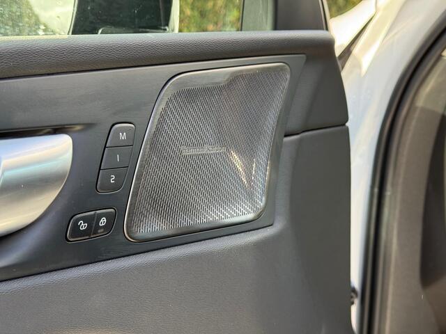 Volvo XC60 2.0 T6 Plug-in hybrid AWD Plus Dark | Panoramadak | 360 camera | Harman/Kardon | Stoel/Stuur Verwarming |