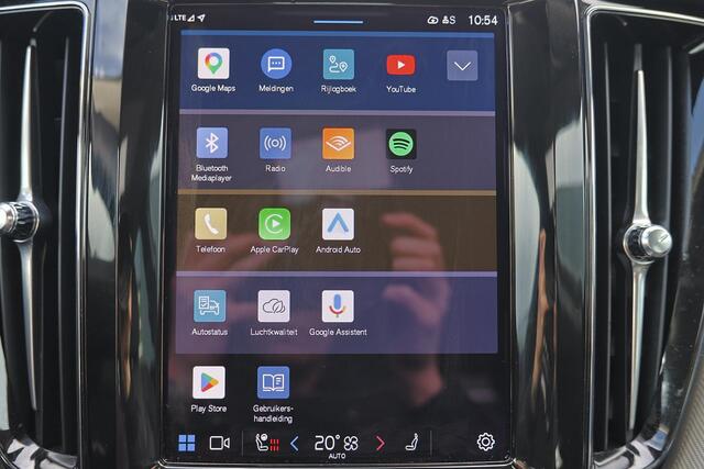 Volvo XC60 T6 Recharge AWD Plus Dark - Panorama/schuifdak - IntelliSafe Assist & Surround - 360º Camera - Verwarmde voorstoelen, stuur & achterbank - Parkeersensoren voor & achter - Elektr. bedienb. voorstoelen met geheugen - Draadloze tel. lader - Elektr. inklapbar