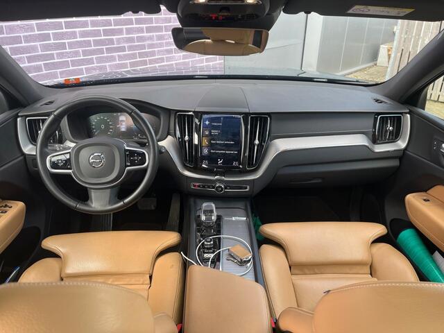 Volvo XC60 2.0 T8 Twin Engine AWD Inscription | Trekhaak | Panorama dak | Elektrisch verstelbare bestuurdersstoel | Parkeer sensoren achter | Leer | Climate control |
