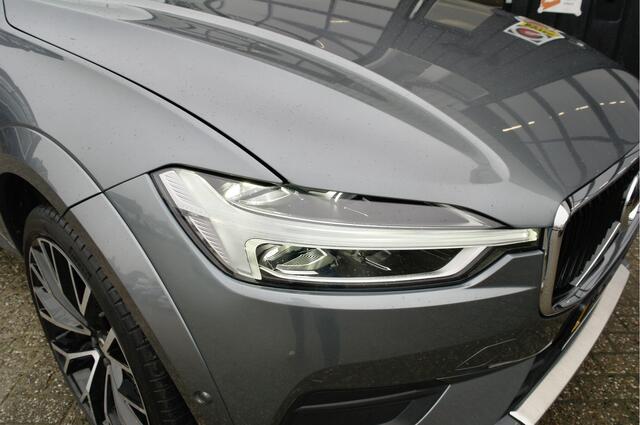 Volvo XC60 2.0 B5 Momentum Pro | NL-Auto | 22'' | Trekhaak | Carplay