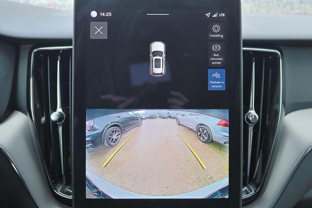 Volvo XC60 T6 Recharge AWD Core Bright - IntelliSafe Assist & Surround - Parkeercamera achter - Verwarmde voorstoelen, stuur & achterbank - Parkeersensoren voor & achter - Draadloze tel. lader - High Performance audio - Extra getint glas - 18' LMV