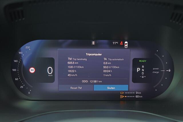 Volvo XC60 T6 Recharge AWD Core Bright - IntelliSafe Assist & Surround - Parkeercamera achter - Verwarmde voorstoelen, stuur & achterbank - Parkeersensoren voor & achter - Draadloze tel. lader - High Performance audio - Extra getint glas - 18' LMV