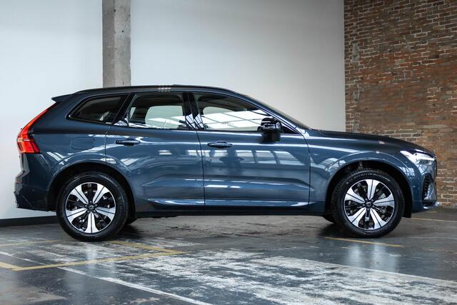 Volvo XC60 T6 Plug-in hybrid AWD Plus Dark | Adaptive cruise control | 360° parkeercamera | BLIS | Wegklapbare trekhaak | Panoramadak | Stoel en stuurwielverwarming | Lederen bekleding | Google infotainment | Parkeersensoren voor + achter