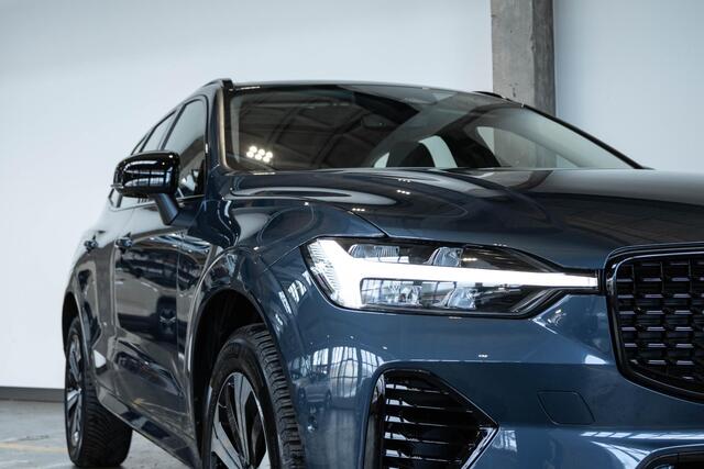 Volvo XC60 T6 Plug-in hybrid AWD Plus Dark | Adaptive cruise control | 360° parkeercamera | BLIS | Wegklapbare trekhaak | Panoramadak | Stoel en stuurwielverwarming | Lederen bekleding | Google infotainment | Parkeersensoren voor + achter