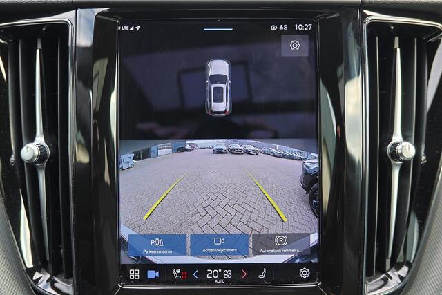 Volvo XC60 T6 Recharge AWD Plus Dark - Panorama/schuifdak - IntelliSafe Assist & Surround - Harman/Kardon audio - Adaptieve LED koplampen - Verwarmde voorstoelen, stuur & achterbank - Parkeersensoren voor & achter - Elektr. bedienb. voorstoelen met geheugen - Draadl