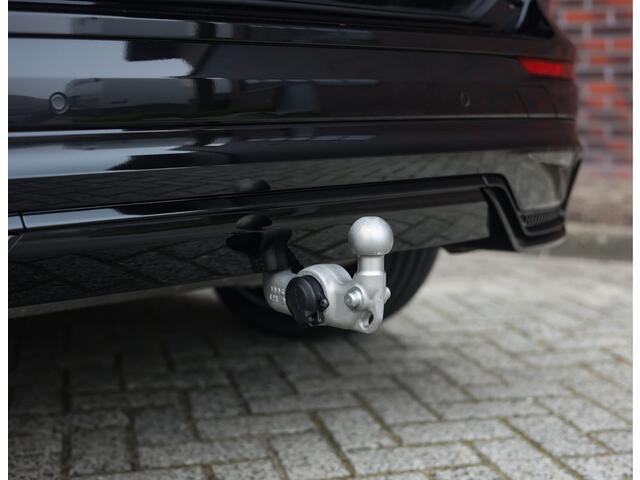 Volvo XC60 T8 AWD Ultra Black Edition | Pano - Trekhaak - HUD