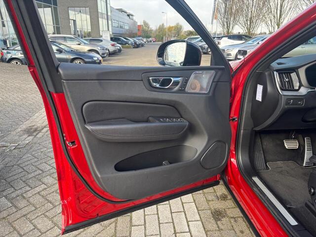 Volvo XC60 B5 R-Design | Luchtvering | Bowers & Wilkins | Memory | Panoramadak |