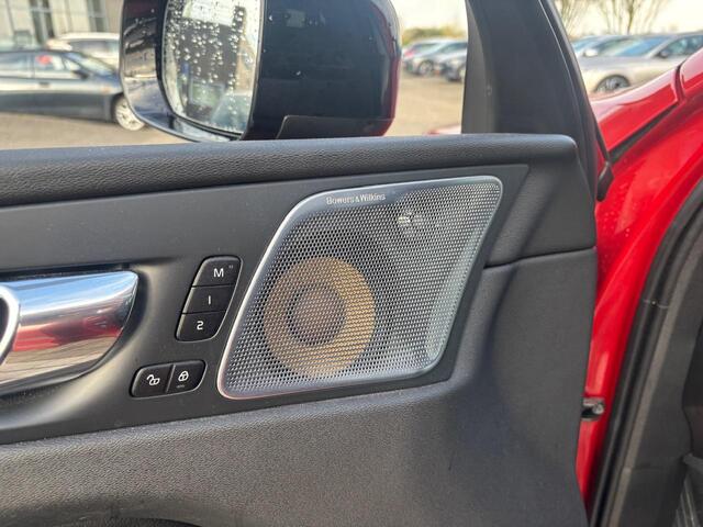 Volvo XC60 B5 R-Design | Luchtvering | Bowers & Wilkins | Memory | Panoramadak |