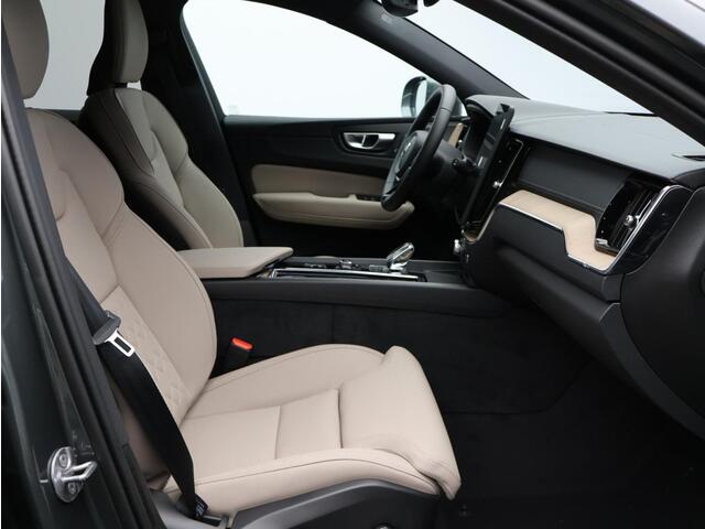 Volvo XC60 2.0 T6 Plug-in hybrid AWD Ultra Bright / Luchtvering / Panoramadak / 360 Camera / Head-Up Display / Getint Glas / Harman Kardon / Elektrische Stoelen / BLIS /