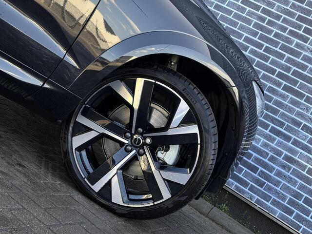 Volvo XC60 2.0 T8 Plug-in hybrid AWD Ultra Black Edition | PHEV | Facelift | Google | Long Range | Adaptieve Cruise Control | Luchtvering | Harman Kardon Audio | Stoelverwarming Voor + Achter | 360 Camera | Keyless | Gelamineerd Glas | DAB | Stuurverwarming | Head-U